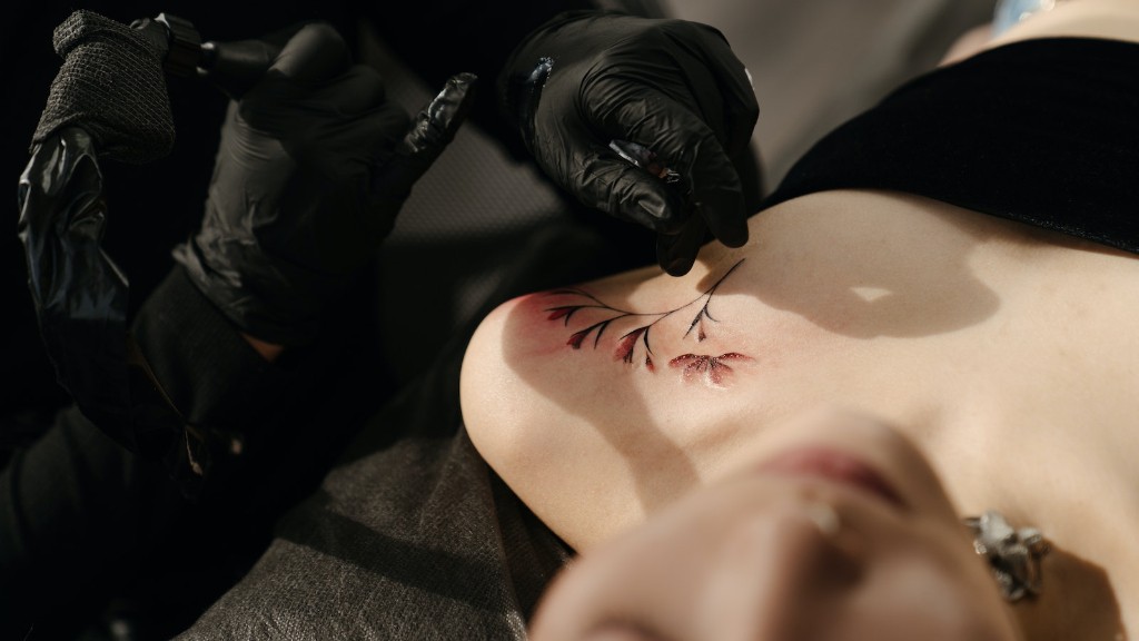 Як виглядає татуювання на шиї