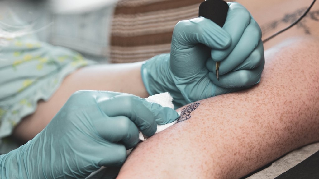 Чи безпечно посипати чорнилом для татуювань попіл